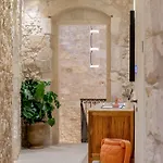 Cool Dreams Luxury Hotel