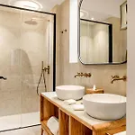 Cool Dreams Luxury Hotel Syracuse