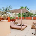 Cool Dreams Luxury Hotel